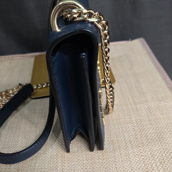 Marc Jacobs Blue Crossbody Bag with Gold Chain - Picture 4 of 16